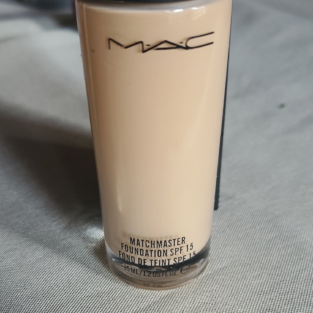 MAC Cosmetics Matchmaster Foundation SPF 15 - Light Beige